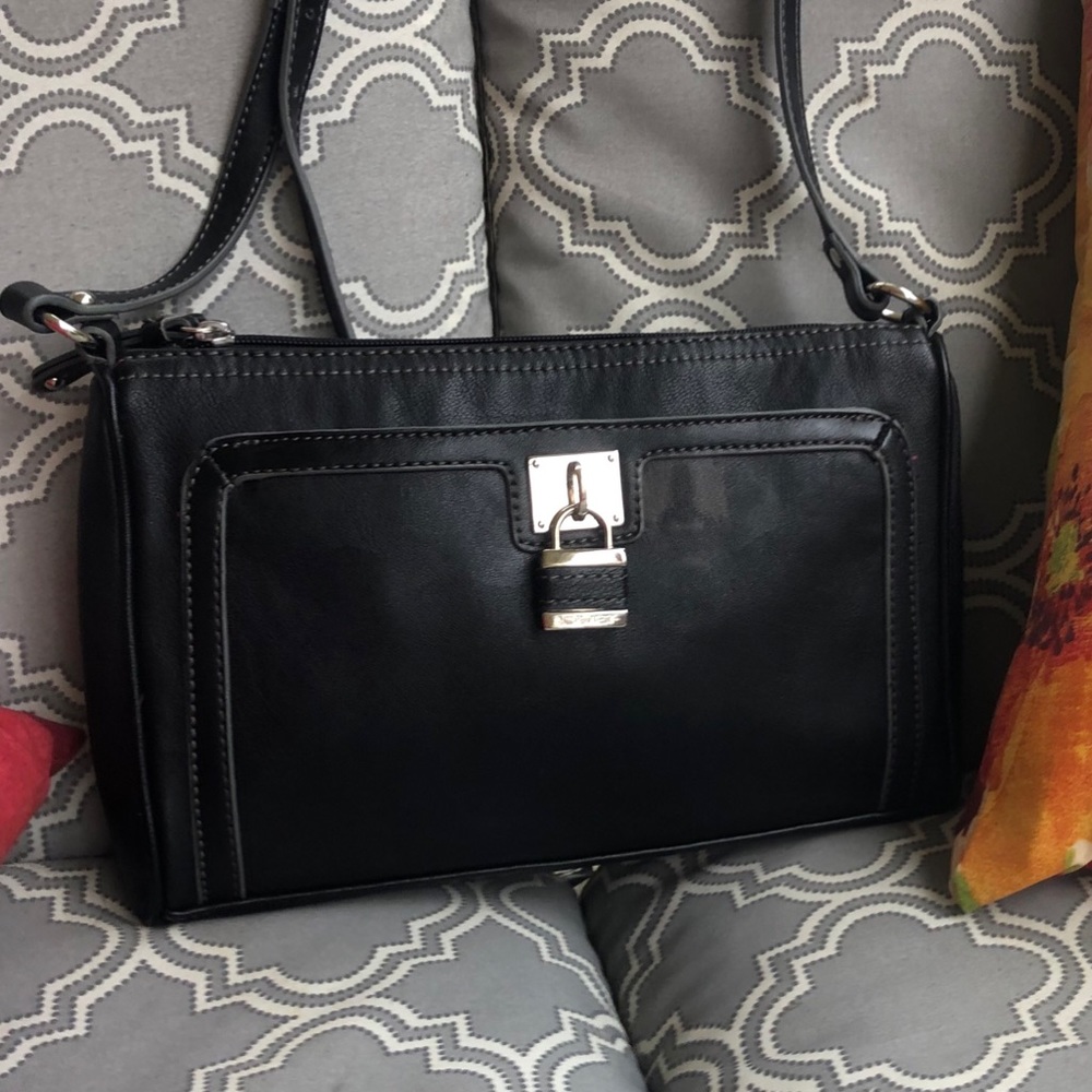 Nine West Black leather shoulder bag purse women’